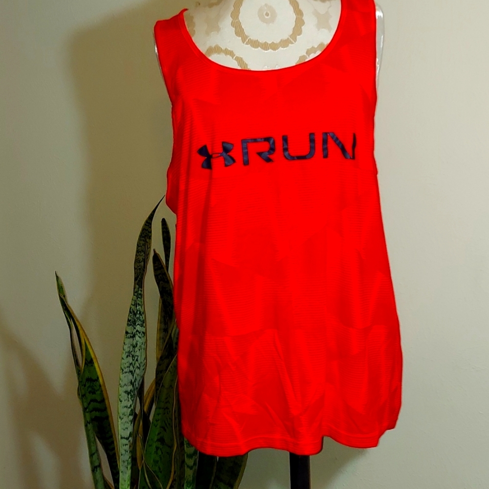 Underarmor athletic top